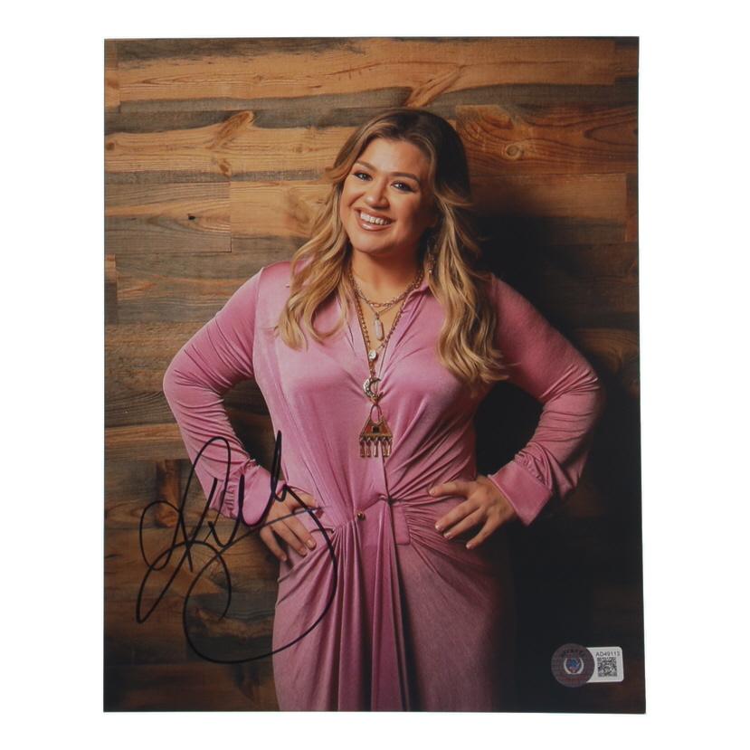 Kelly Clarkson Signed 8x10 Photo (Beckett) at PristineAuction.com Kelly Clarkson Signed 8x10 Photo (Beckett) at PristineAuction.com