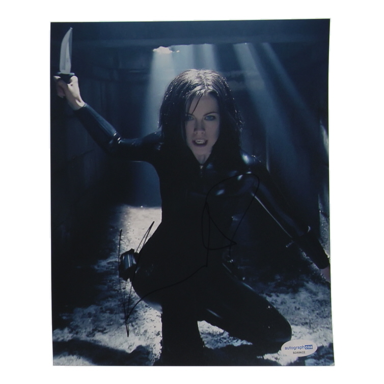 Kate Beckinsale Signed "Underworld" 8x10 Photo (AutographCOA) at PristineAuction.com Kate Beckinsale Signed "Underworld" 8x10 Photo (AutographCOA) at PristineAuction.com