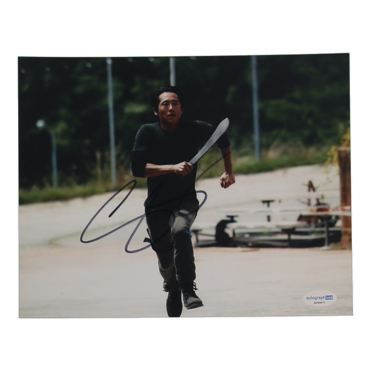 Steven Yeun Signed "The Walking Dead" 8x10 Photo (ACOA) at PristineAuction.com Steven Yeun Signed "The Walking Dead" 8x10 Photo (ACOA) at PristineAuction.com