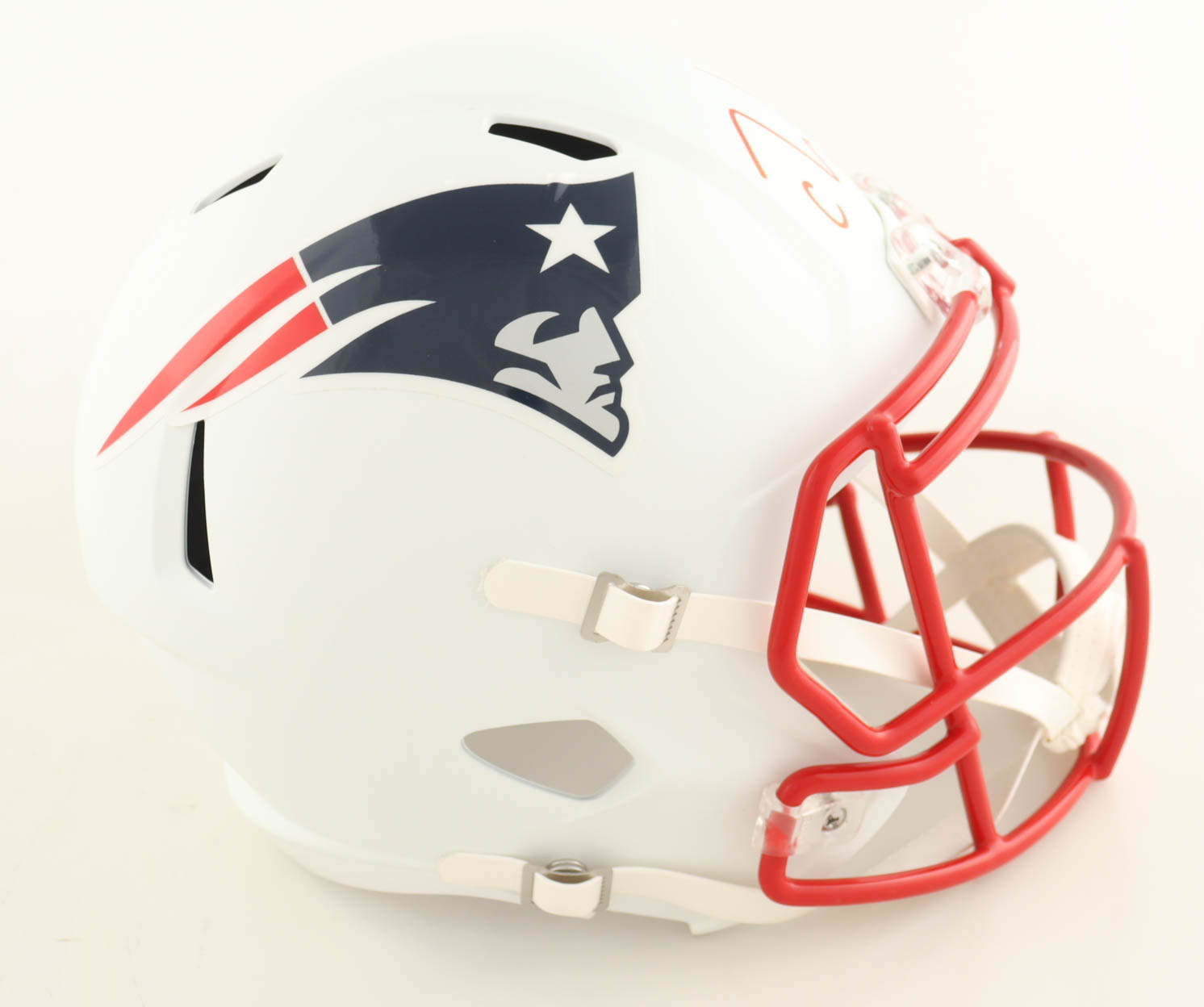 Chase Winovich Signed Patriots Full-Size Flat White Alternate Speed Helmet (Beckett & NEP) at PristineAuction.com Chase Winovich Signed Patriots Full-Size Flat White Alternate Speed Helmet (Beckett & NEP) at PristineAuction.com