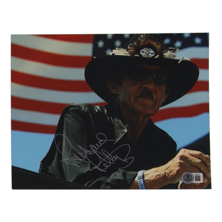 Richard Petty Signed 8x10 Photo (Beckett) at PristineAuction.com Richard Petty Signed 8x10 Photo (Beckett) at PristineAuction.com