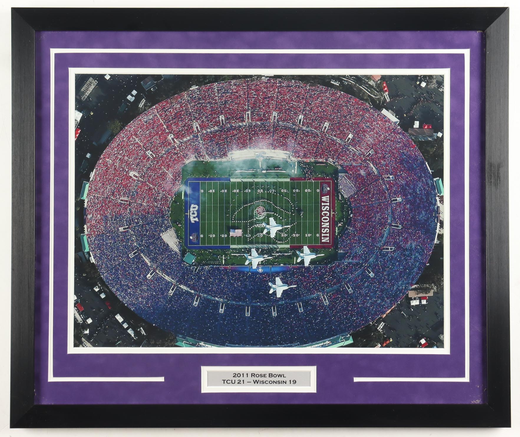 2011 Rose Bowl TCU Horned Frogs vs Wisconsin Badgers Custom Framed Photo at PristineAuction.com 2011 Rose Bowl TCU Horned Frogs vs Wisconsin Badgers Custom Framed Photo at PristineAuction.com
