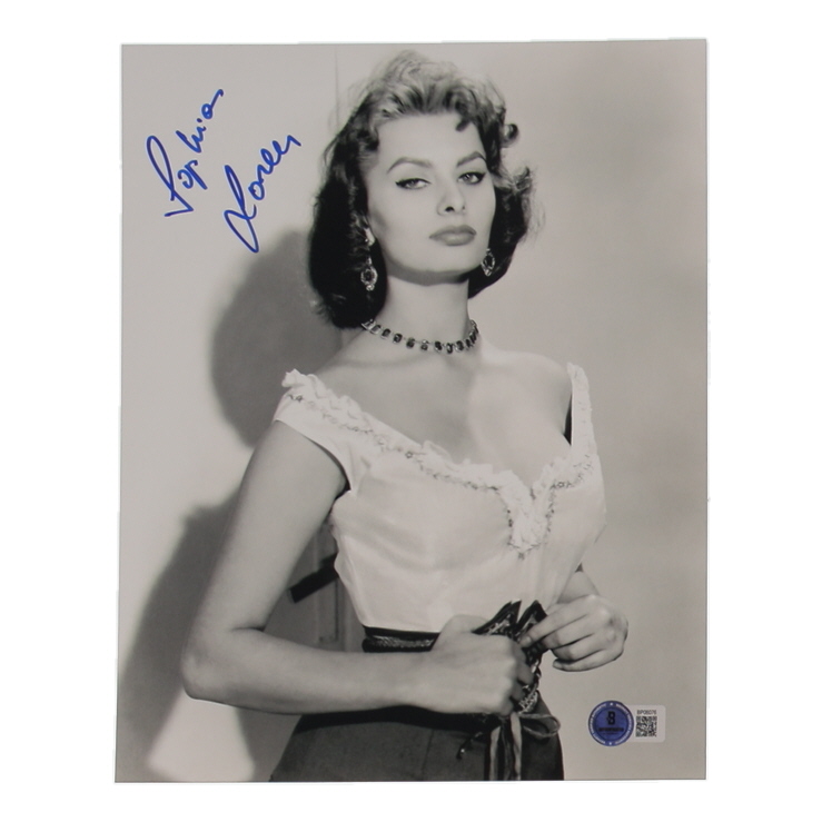 Sophia Loren Signed 8x10 Photo (Beckett) at PristineAuction.com Sophia Loren Signed 8x10 Photo (Beckett) at PristineAuction.com