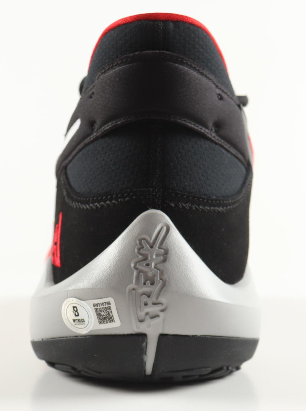 Giannis Antetokounmpo Signed Player Edition Basketball Shoe (Beckett) at PristineAuction.com Giannis Antetokounmpo Signed Player Edition Basketball Shoe (Beckett) at PristineAuction.com