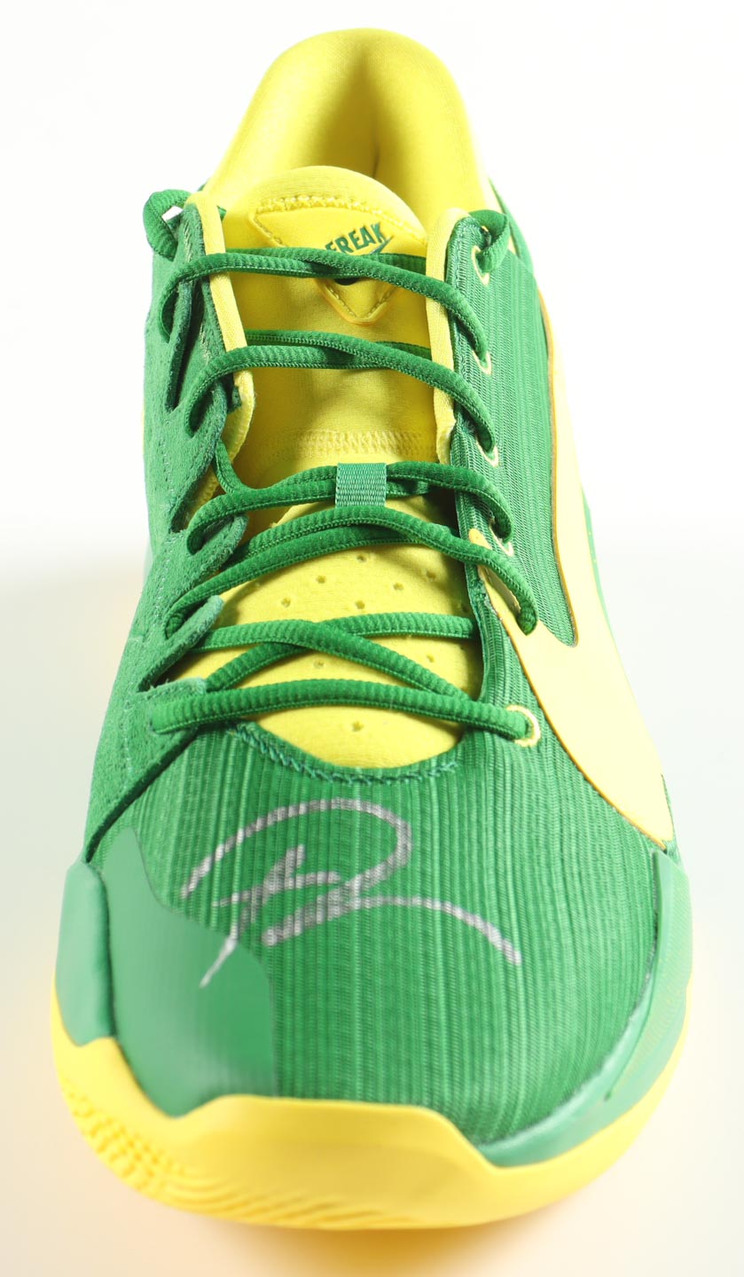 Giannis Antetokounmpo Signed Player Edition Basketball Shoe (Beckett) at PristineAuction.com Giannis Antetokounmpo Signed Player Edition Basketball Shoe (Beckett) at PristineAuction.com
