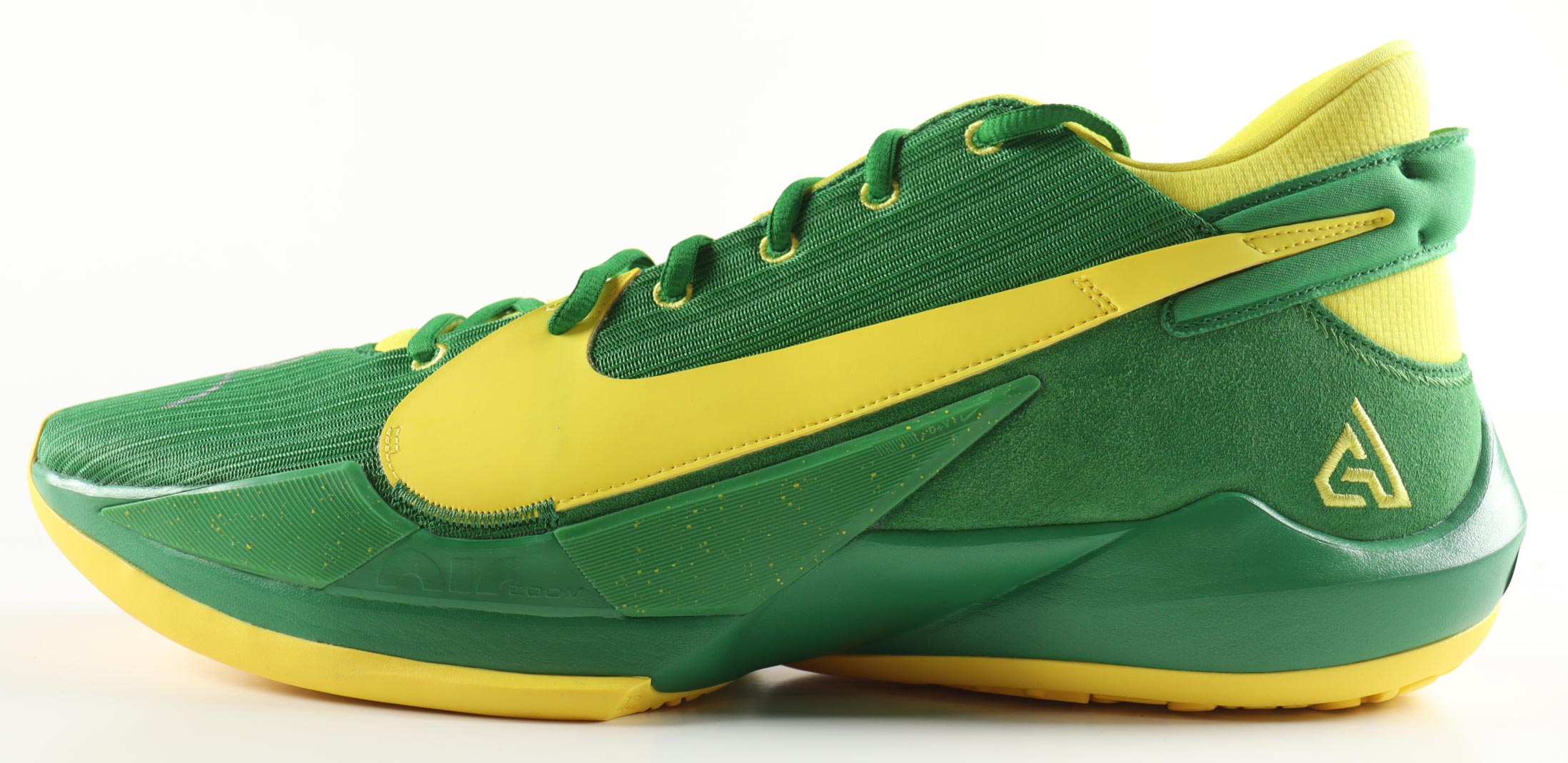 Giannis Antetokounmpo Signed Player Edition Basketball Shoe (Beckett) at PristineAuction.com Giannis Antetokounmpo Signed Player Edition Basketball Shoe (Beckett) at PristineAuction.com