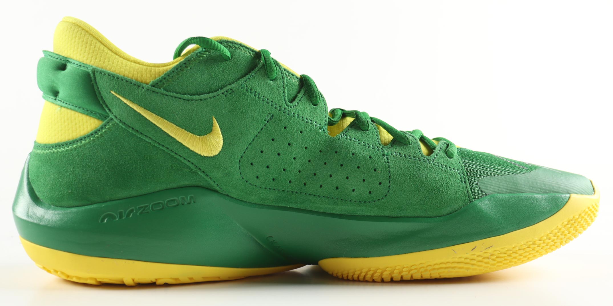 Giannis Antetokounmpo Signed Player Edition Basketball Shoe (Beckett) at PristineAuction.com Giannis Antetokounmpo Signed Player Edition Basketball Shoe (Beckett) at PristineAuction.com