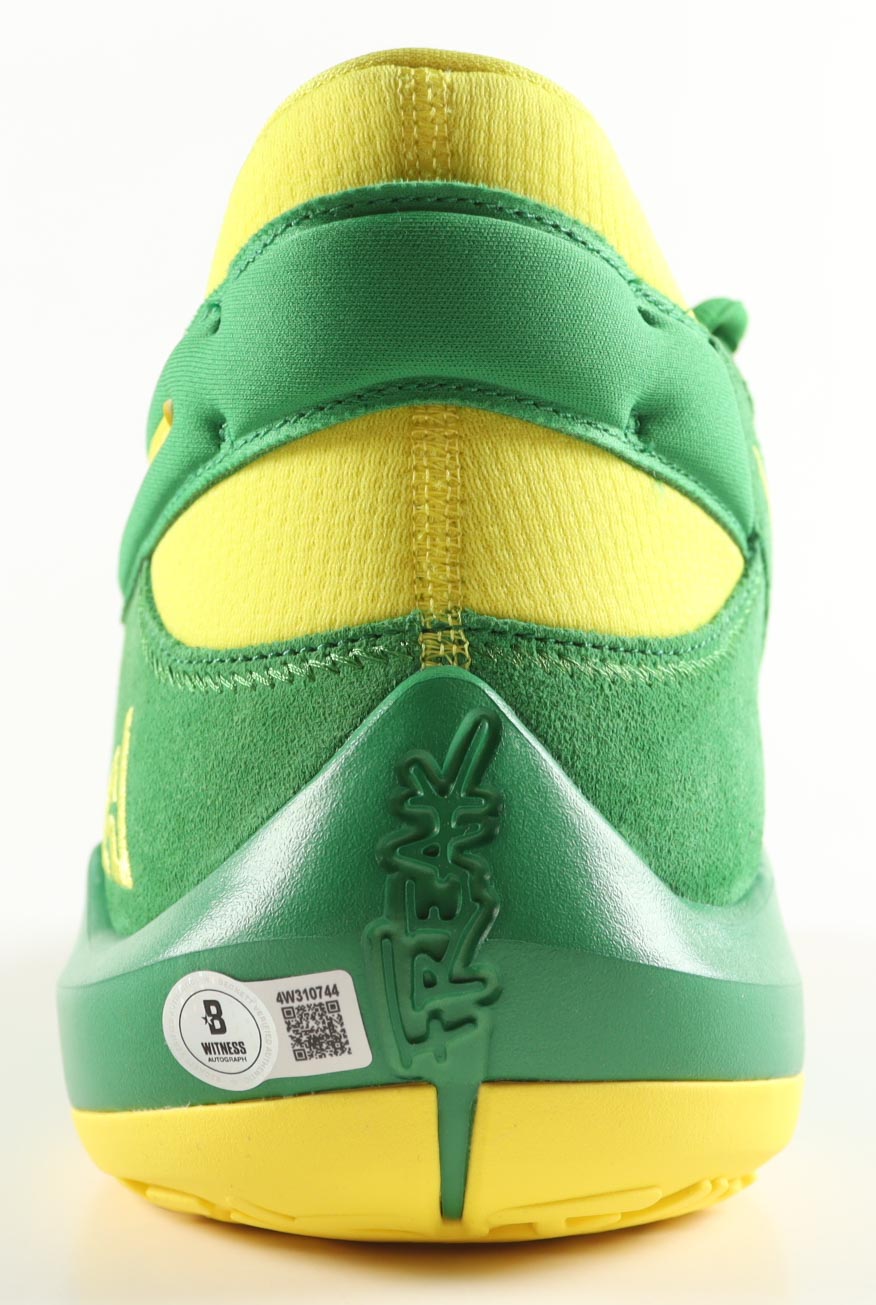 Giannis Antetokounmpo Signed Player Edition Basketball Shoe (Beckett) at PristineAuction.com Giannis Antetokounmpo Signed Player Edition Basketball Shoe (Beckett) at PristineAuction.com