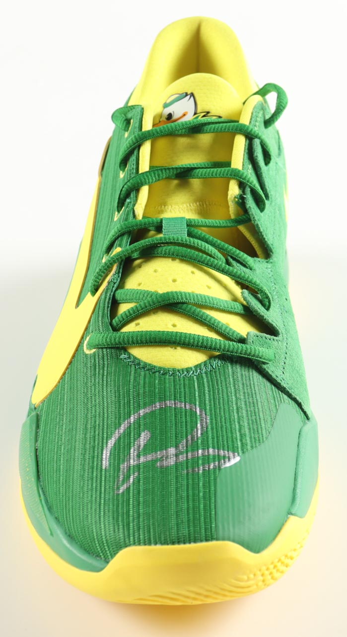Giannis Antetokounmpo Signed Player Edition Basketball Shoe (Beckett) at PristineAuction.com Giannis Antetokounmpo Signed Player Edition Basketball Shoe (Beckett) at PristineAuction.com