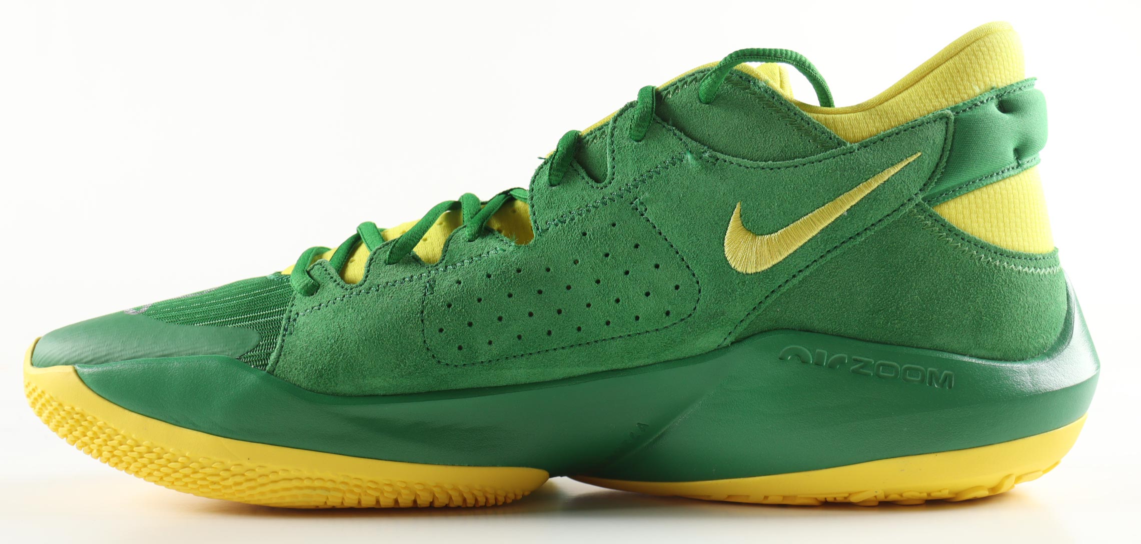 Giannis Antetokounmpo Signed Player Edition Basketball Shoe (Beckett) at PristineAuction.com Giannis Antetokounmpo Signed Player Edition Basketball Shoe (Beckett) at PristineAuction.com