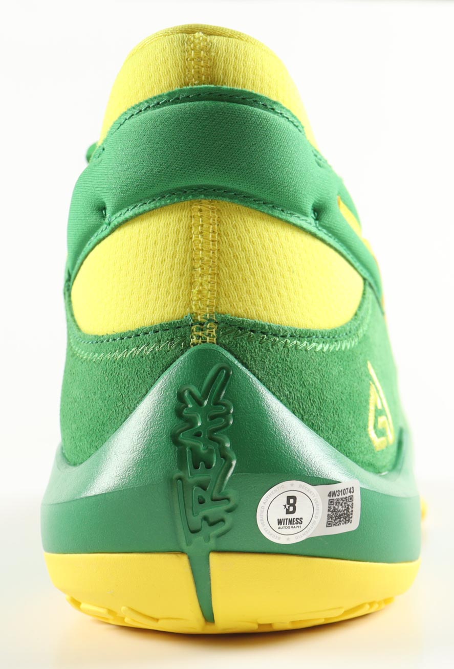 Giannis Antetokounmpo Signed Player Edition Basketball Shoe (Beckett) at PristineAuction.com Giannis Antetokounmpo Signed Player Edition Basketball Shoe (Beckett) at PristineAuction.com