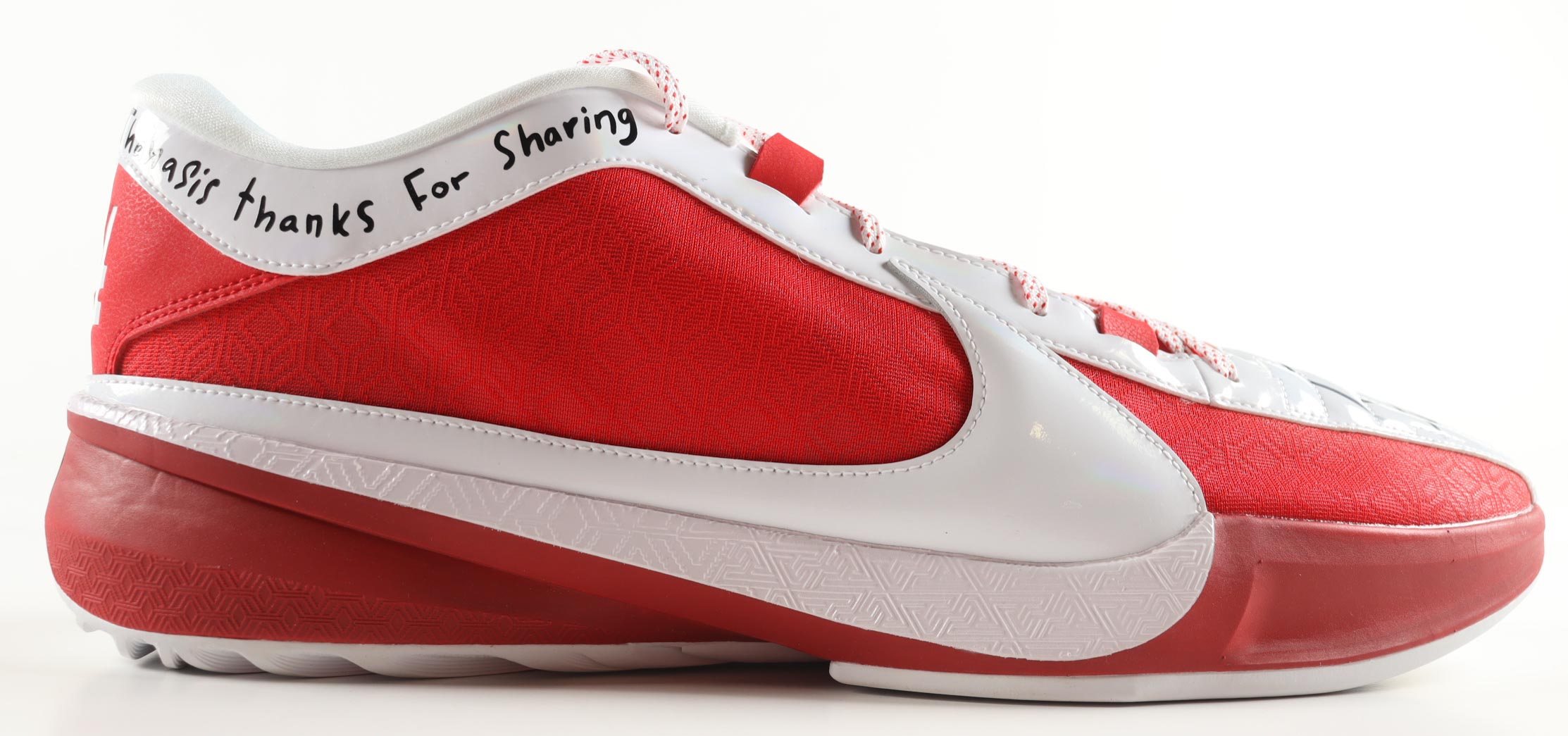 Giannis Antetokounmpo Signed Player Edition Basketball Shoe (Beckett) at PristineAuction.com Giannis Antetokounmpo Signed Player Edition Basketball Shoe (Beckett) at PristineAuction.com