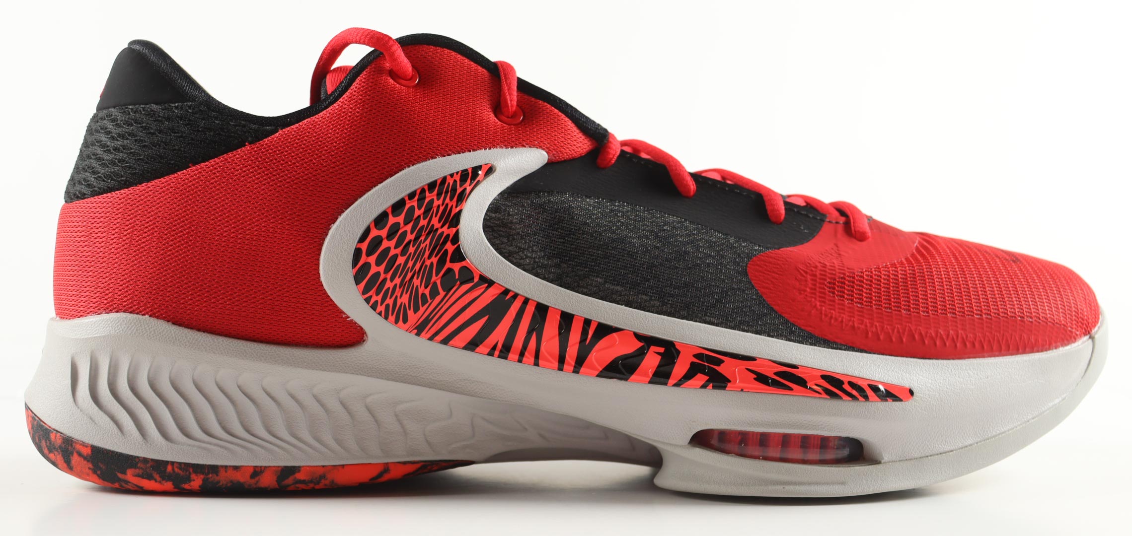 Giannis Antetokounmpo Signed Player Edition Basketball Shoe (Beckett) at PristineAuction.com Giannis Antetokounmpo Signed Player Edition Basketball Shoe (Beckett) at PristineAuction.com