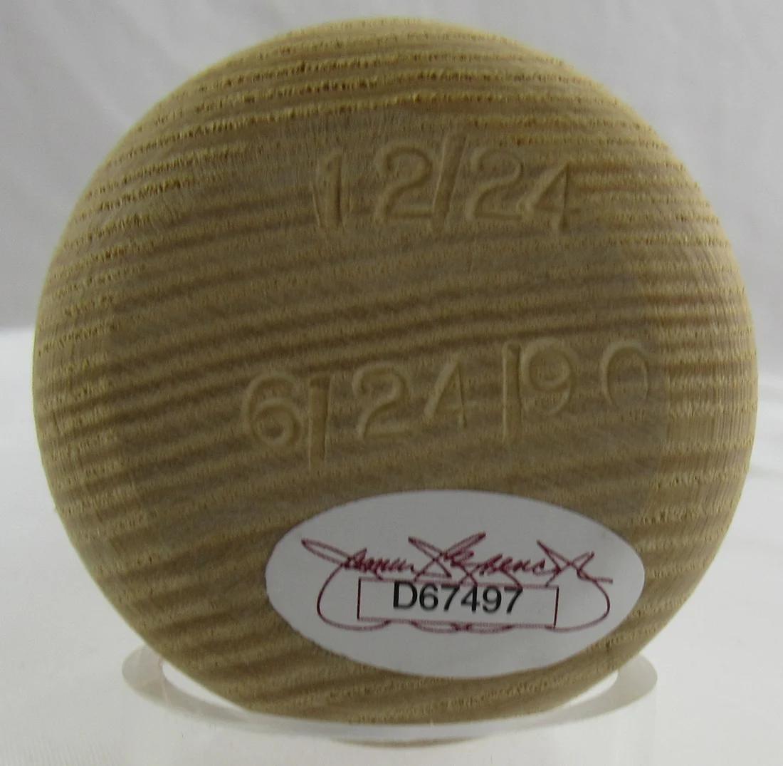 Luis Aparicio Signed Rawlings Baseball Bat (JSA) at PristineAuction.com Luis Aparicio Signed Rawlings Baseball Bat (JSA) at PristineAuction.com