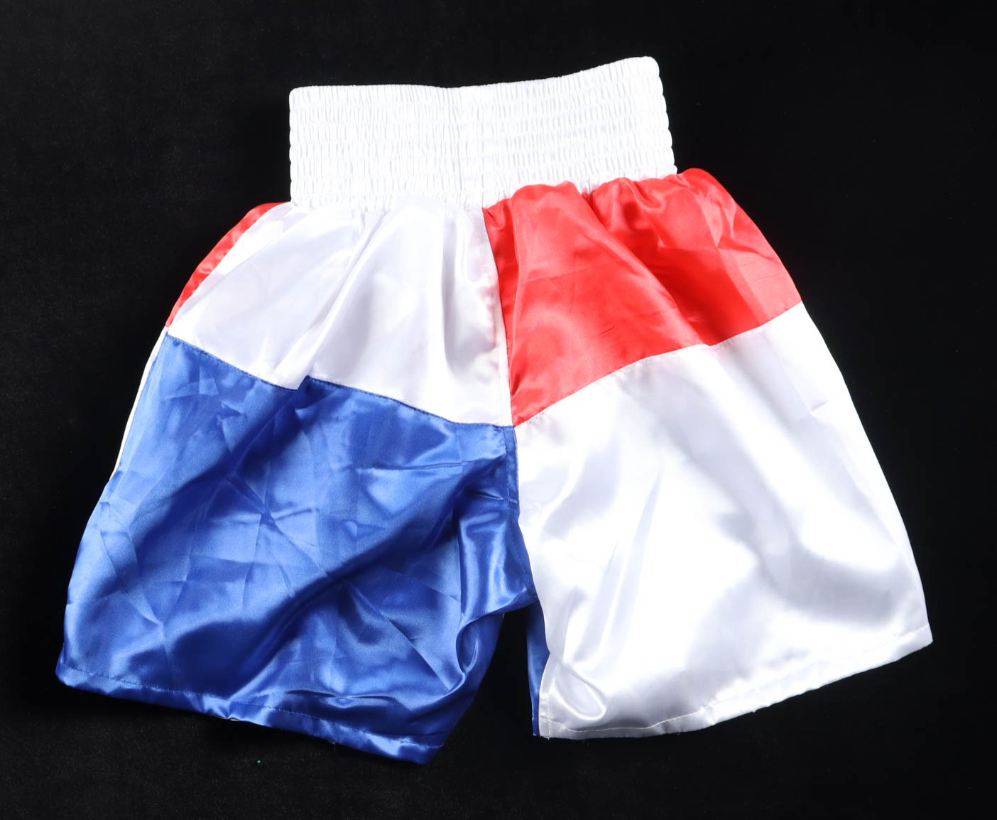 Roberto Duran Signed Boxing Trunks (Beckett) at PristineAuction.com Roberto Duran Signed Boxing Trunks (Beckett) at PristineAuction.com
