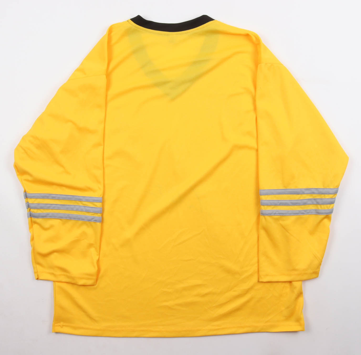 William Shatner Signed "Star Trek" Prop Uniform Shirt (Authentic Ink) at PristineAuction.com William Shatner Signed "Star Trek" Prop Uniform Shirt (Authentic Ink) at PristineAuction.com