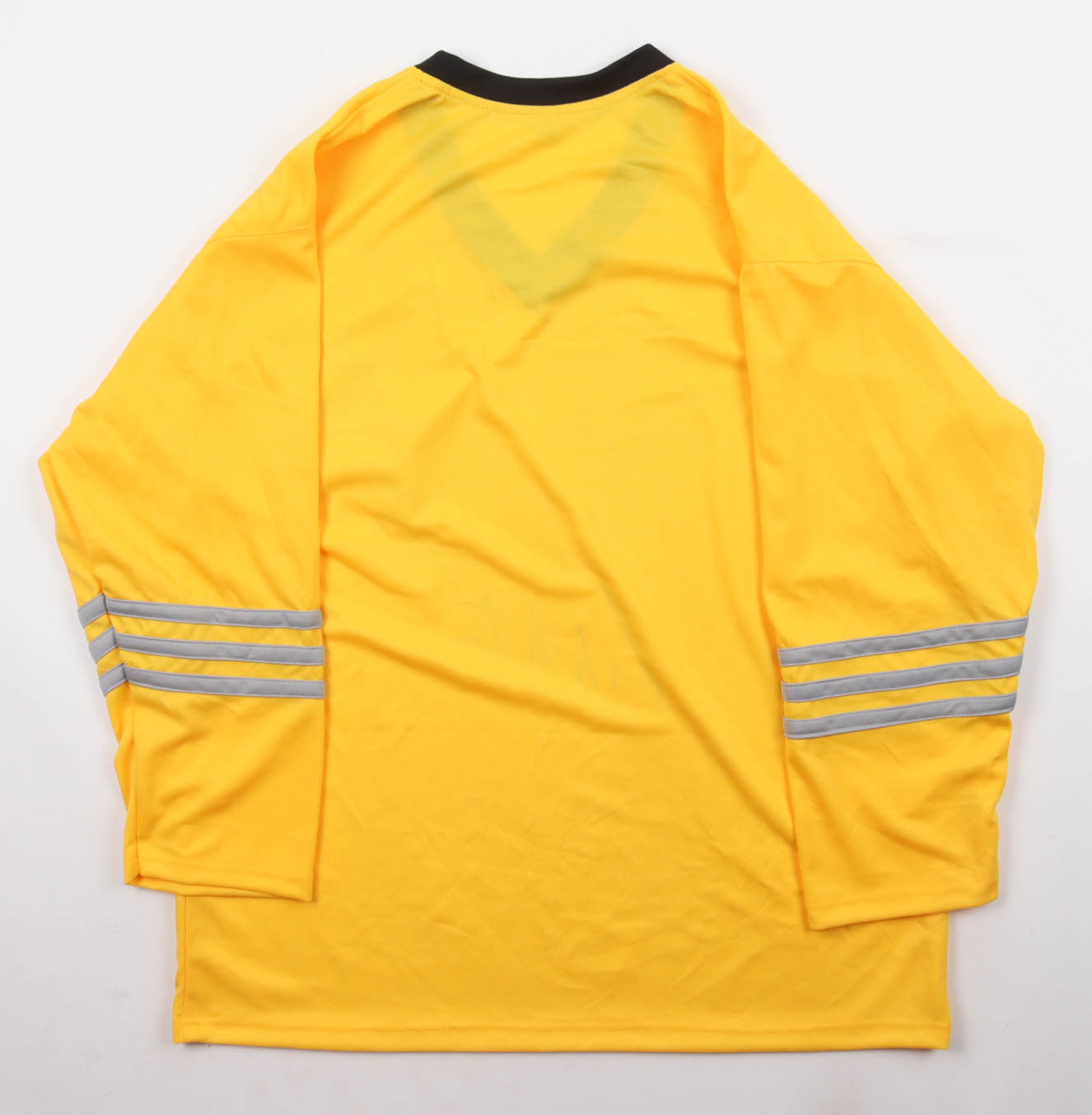 William Shatner Signed "Star Trek" Prop Uniform Shirt (Authentic Ink) at PristineAuction.com William Shatner Signed "Star Trek" Prop Uniform Shirt (Authentic Ink) at PristineAuction.com