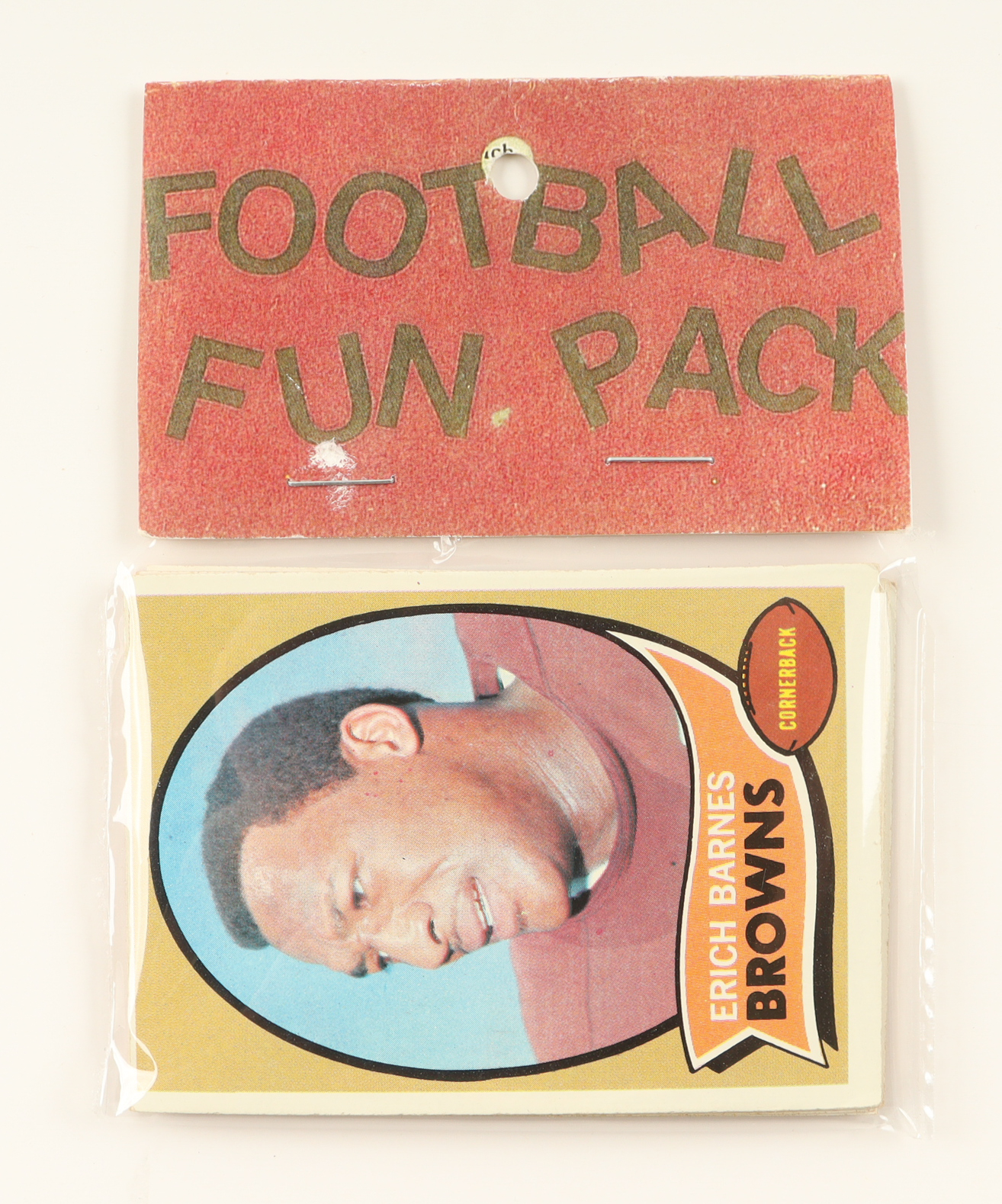 1970 Topps Football Card Fun Pack with (10) Cards at PristineAuction.com 1970 Topps Football Card Fun Pack with (10) Cards at PristineAuction.com
