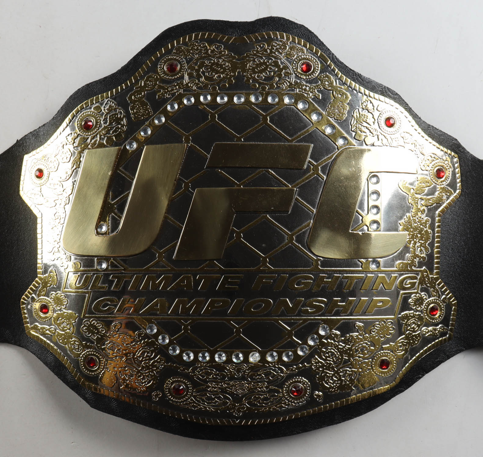 Robbie Lawler Signed Full-Size UFC Championship Belt Inscribed "Ruthless" (Beckett) at PristineAuction.com Robbie Lawler Signed Full-Size UFC Championship Belt Inscribed "Ruthless" (Beckett) at PristineAuction.com