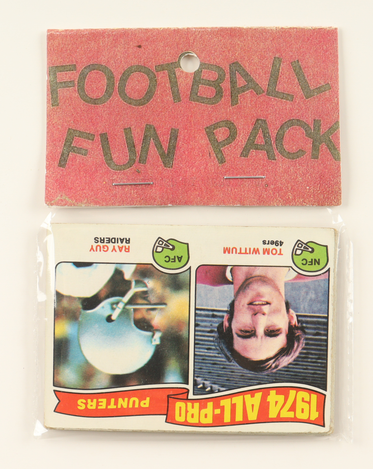 1975 Topps Football Card Fun Pack with (10) Cards at PristineAuction.com 1975 Topps Football Card Fun Pack with (10) Cards at PristineAuction.com