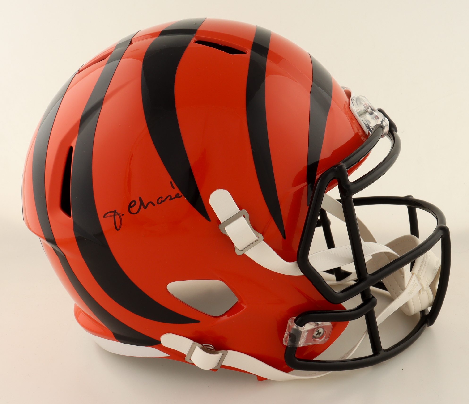 Ja'Marr Chase Signed Bengals Full-Size Speed Helmet (Beckett) at PristineAuction.com Ja'Marr Chase Signed Bengals Full-Size Speed Helmet (Beckett) at PristineAuction.com
