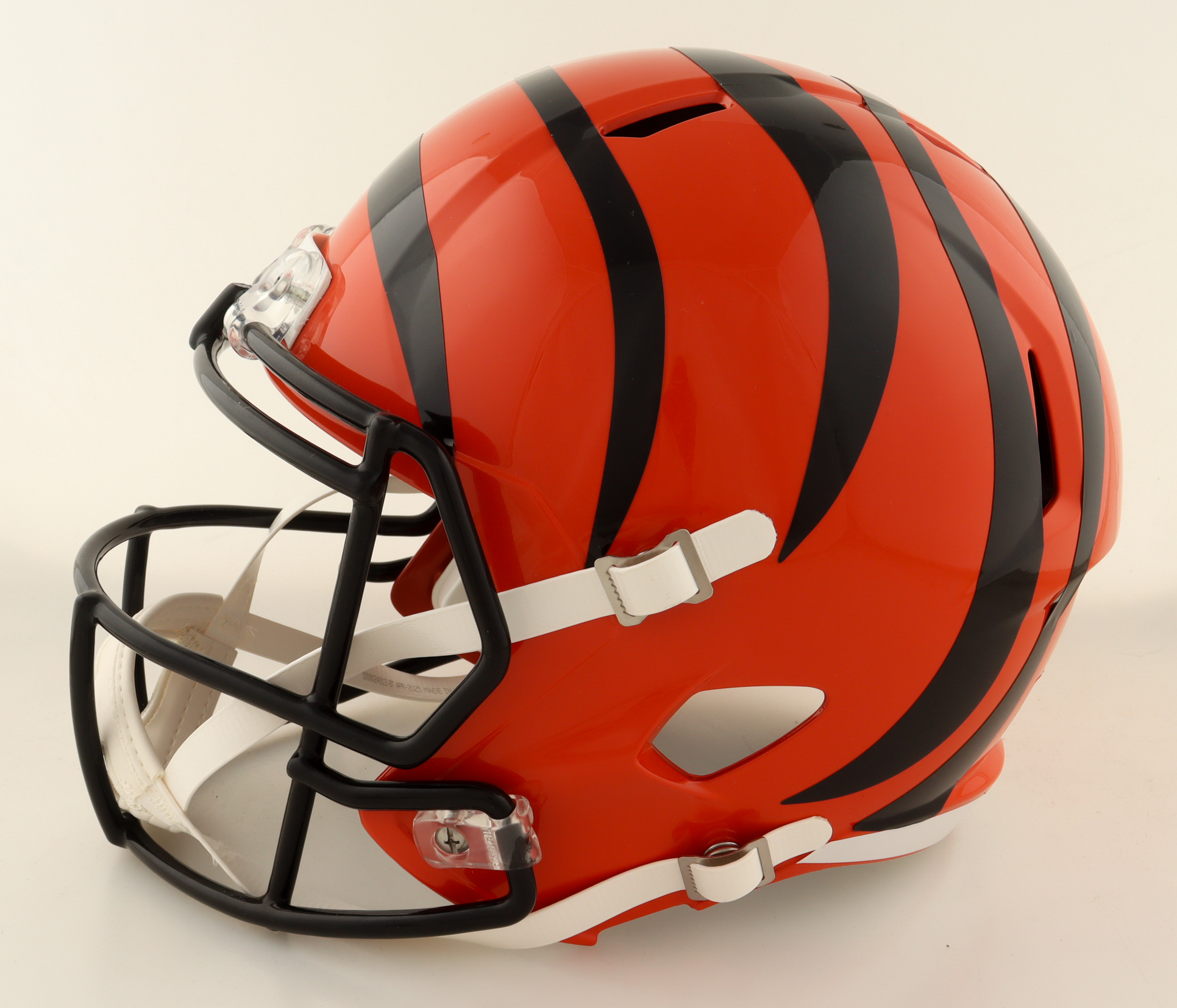 Ja'Marr Chase Signed Bengals Full-Size Speed Helmet (Beckett) at PristineAuction.com Ja'Marr Chase Signed Bengals Full-Size Speed Helmet (Beckett) at PristineAuction.com