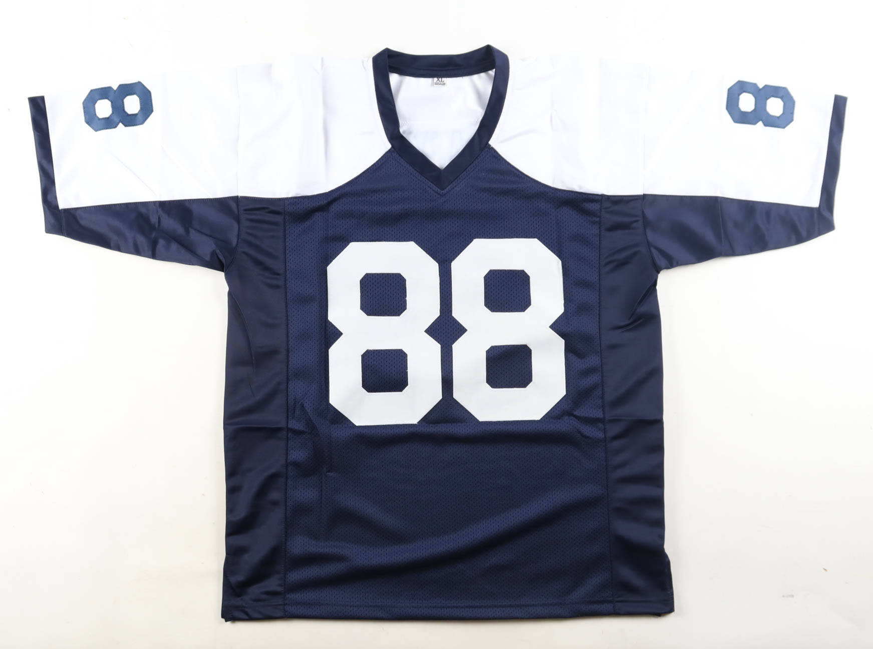 CeeDee Lamb Signed Jersey (JSA) at PristineAuction.com CeeDee Lamb Signed Jersey (JSA) at PristineAuction.com