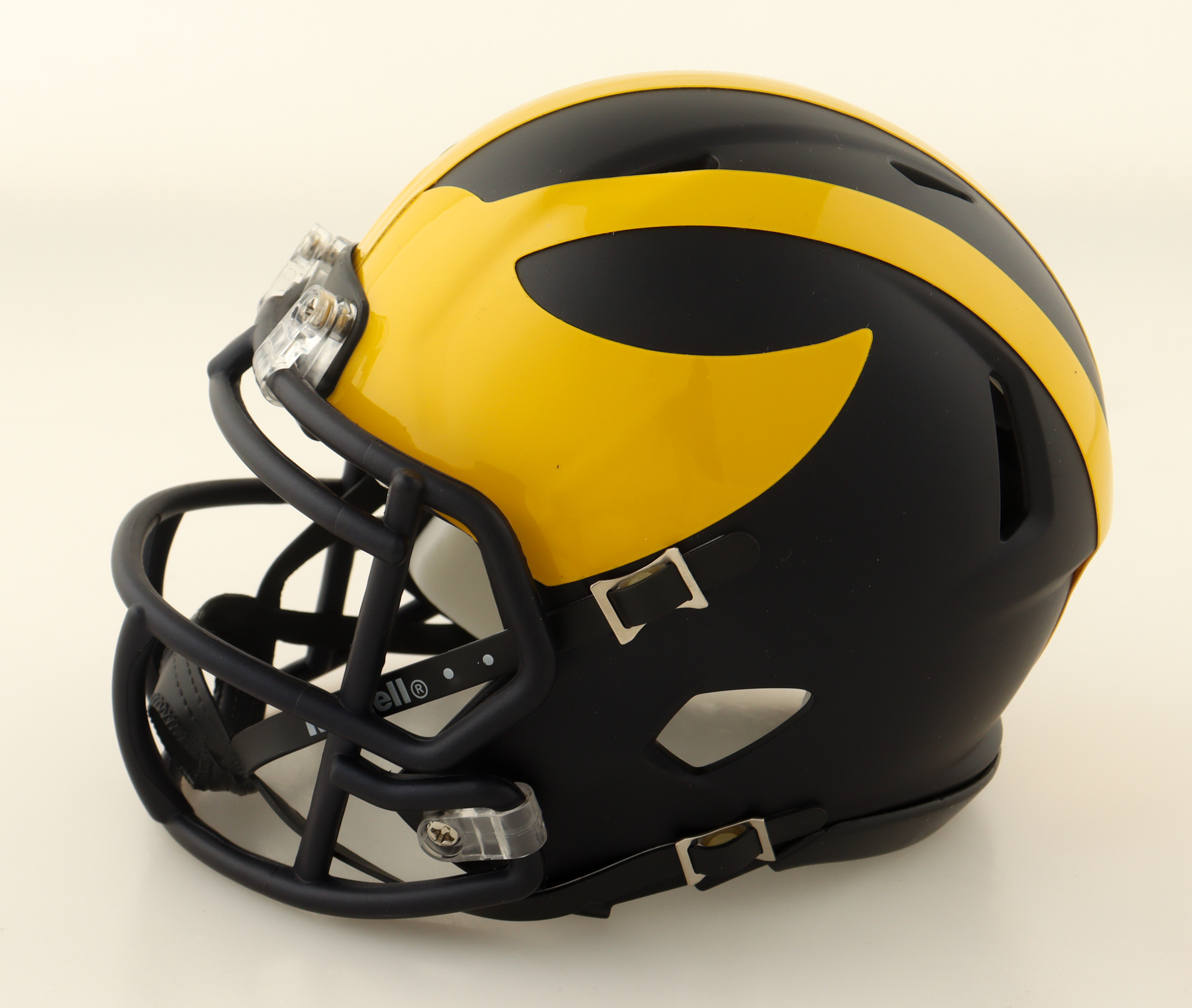 Justice Haynes Signed Michigan Wolverines Speed Mini Helmet (Beckett) at PristineAuction.com Justice Haynes Signed Michigan Wolverines Speed Mini Helmet (Beckett) at PristineAuction.com