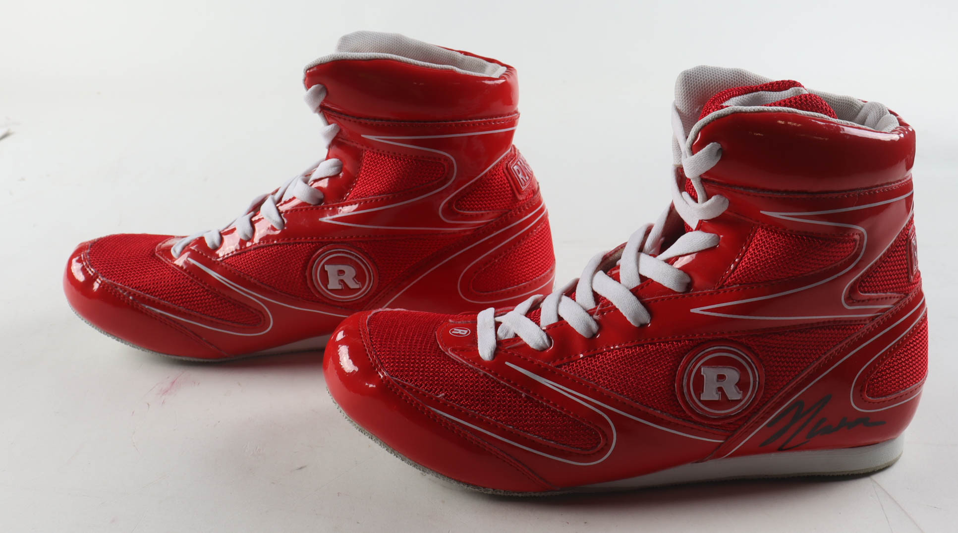 Julio Cessar Chavez, Marco Antonio Barrera & Erik Morales Signed Set of (2) Ringside Professional Boxing Shoes with Display Case (JSA) at PristineAuction.com Julio Cessar Chavez, Marco Antonio Barrera & Erik Morales Signed Set of (2) Ringside Professional Boxing Shoes with Display Case (JSA) at PristineAuction.com