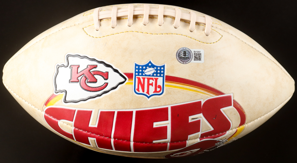 Dante Hall Signed Chiefs Logo Football (Beckett) at PristineAuction.com Dante Hall Signed Chiefs Logo Football (Beckett) at PristineAuction.com