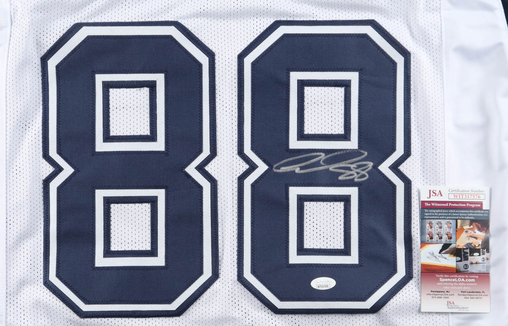 CeeDee Lamb Signed Jersey (JSA) at PristineAuction.com CeeDee Lamb Signed Jersey (JSA) at PristineAuction.com