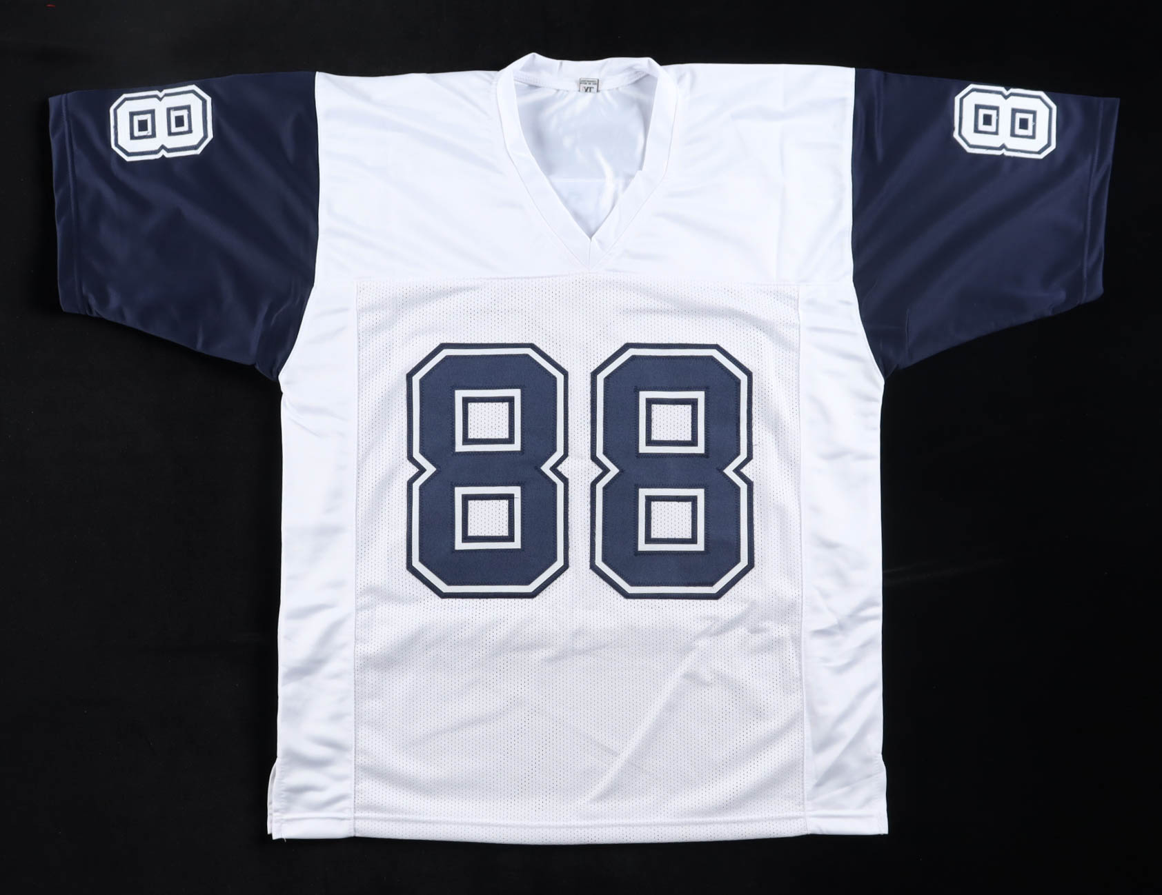 CeeDee Lamb Signed Jersey (JSA) at PristineAuction.com CeeDee Lamb Signed Jersey (JSA) at PristineAuction.com