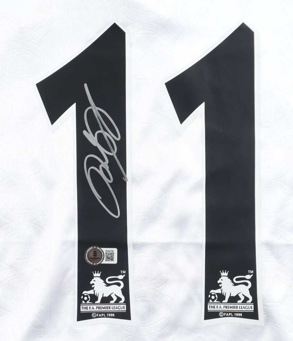 Ryan Giggs Signed Manchester United F.C. Umbro Authentic Jersey (Beckett) at PristineAuction.com Ryan Giggs Signed Manchester United F.C. Umbro Authentic Jersey (Beckett) at PristineAuction.com