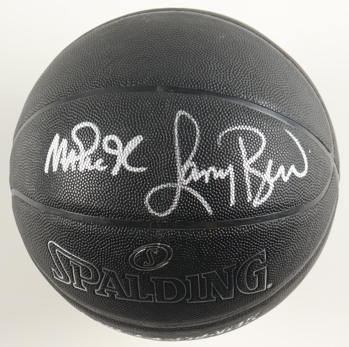 Magic Johnson & Larry Bird Signed NBA Black Edition Basketball with Display Case (PSA & Beckett) at PristineAuction.com Magic Johnson & Larry Bird Signed NBA Black Edition Basketball with Display Case (PSA & Beckett) at PristineAuction.com
