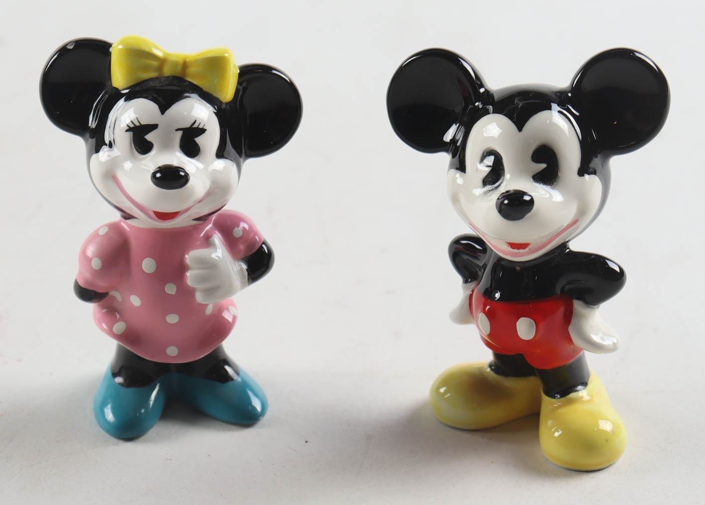 Disneyland Mickey & Minnie Mouse On Site Souvenir Crystal Figurine Set with Cherry Wood Display Case at PristineAuction.com Disneyland Mickey & Minnie Mouse On Site Souvenir Crystal Figurine Set with Cherry Wood Display Case at PristineAuction.com