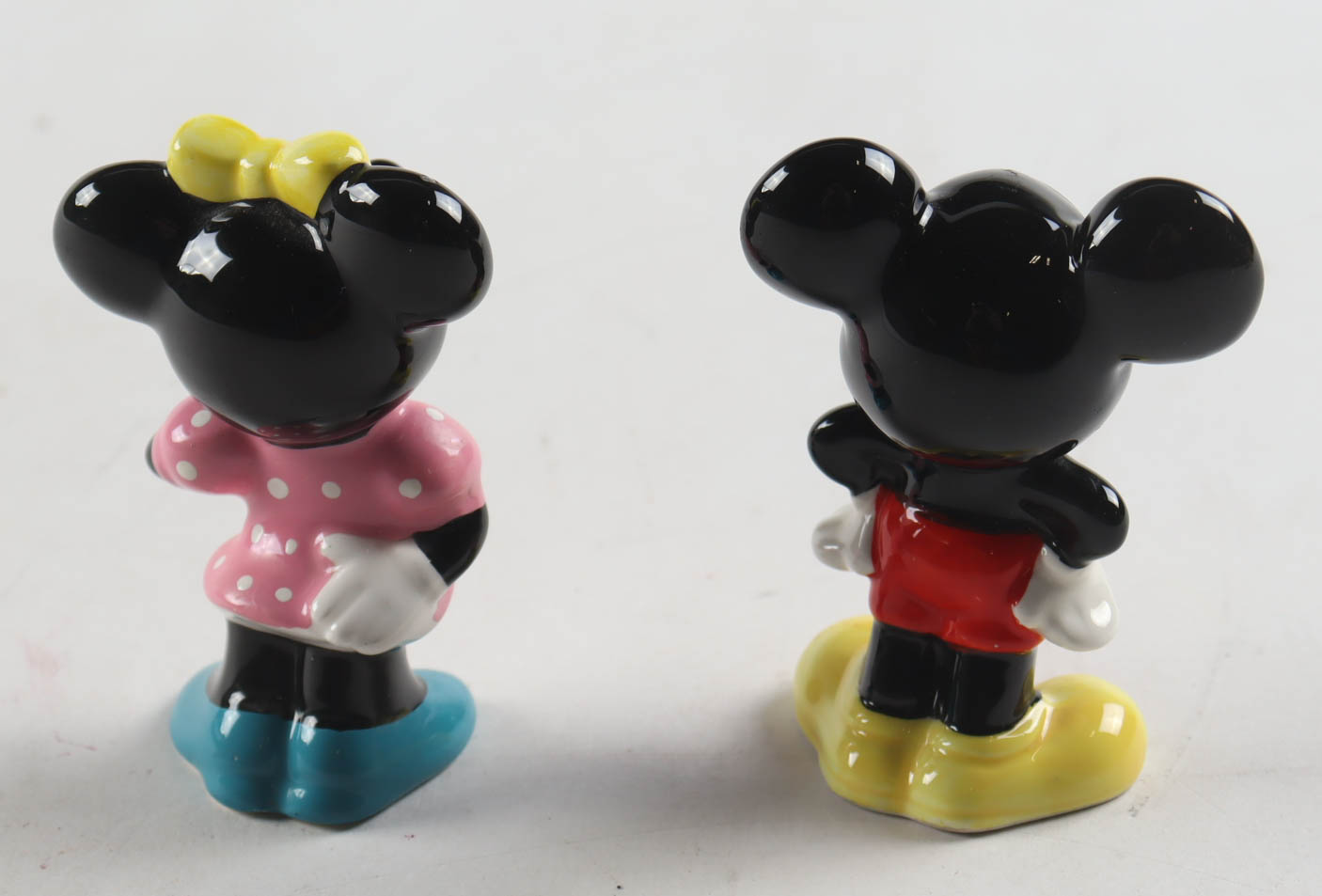 Disneyland Mickey & Minnie Mouse On Site Souvenir Crystal Figurine Set with Cherry Wood Display Case at PristineAuction.com Disneyland Mickey & Minnie Mouse On Site Souvenir Crystal Figurine Set with Cherry Wood Display Case at PristineAuction.com