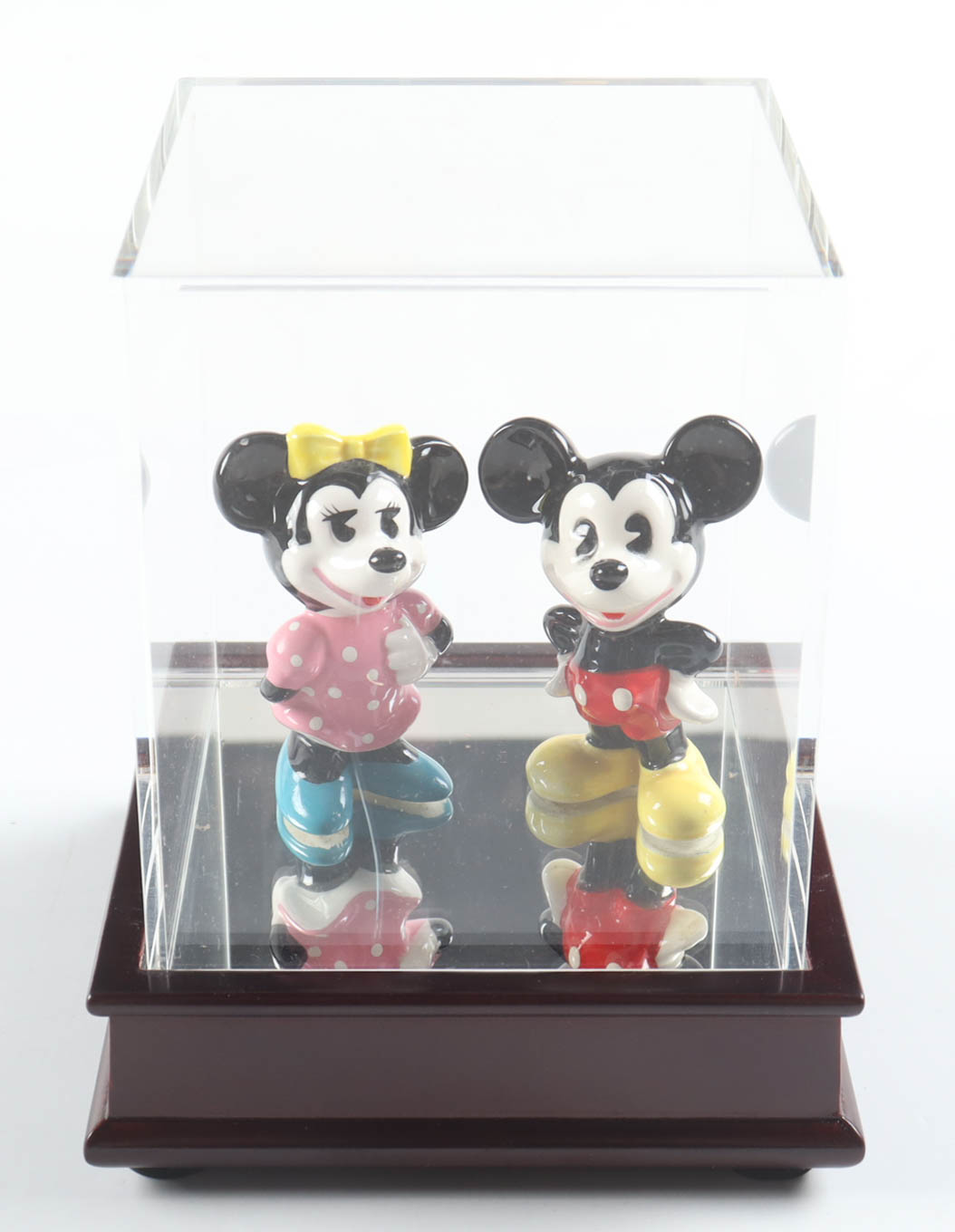 Disneyland Mickey & Minnie Mouse On Site Souvenir Crystal Figurine Set with Cherry Wood Display Case at PristineAuction.com Disneyland Mickey & Minnie Mouse On Site Souvenir Crystal Figurine Set with Cherry Wood Display Case at PristineAuction.com
