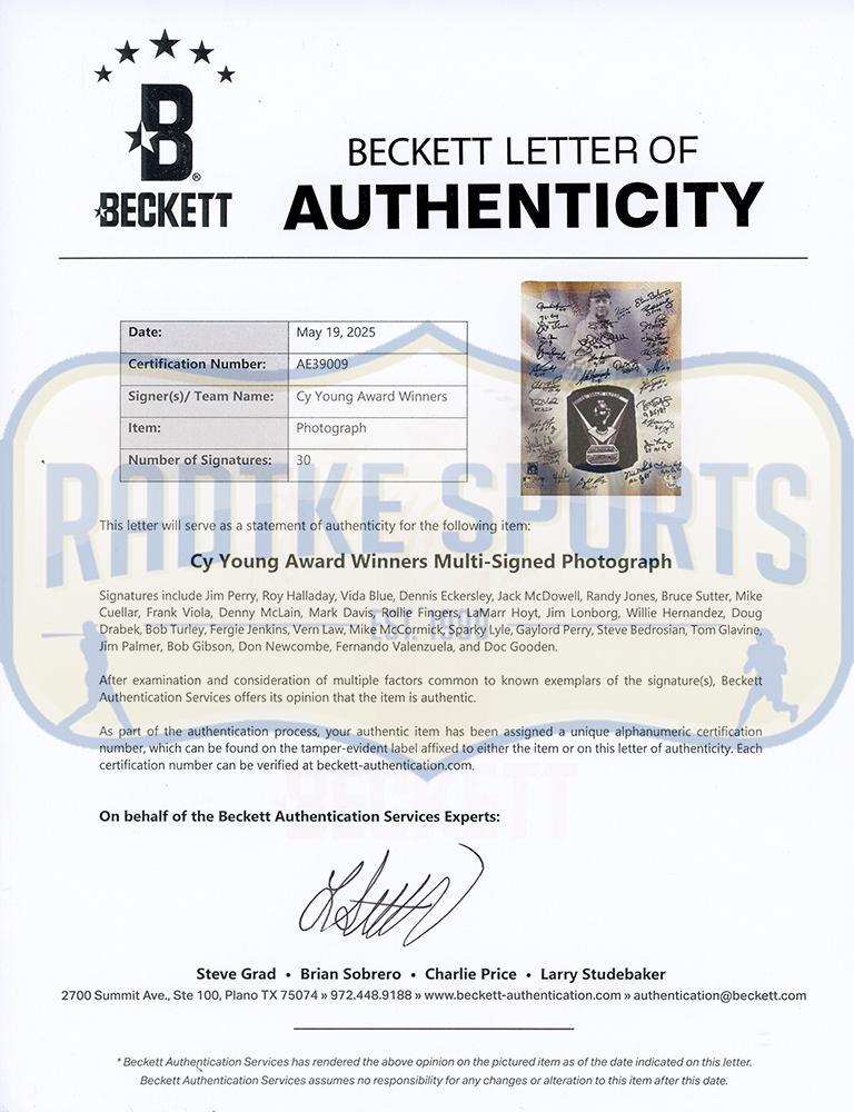 Roy Halladay & Fernando Valenzuela | Cy Young Award Winners 16x20 Photo Signed By (30) (Beckett) at PristineAuction.com Roy Halladay & Fernando Valenzuela | Cy Young Award Winners 16x20 Photo Signed By (30) (Beckett) at PristineAuction.com