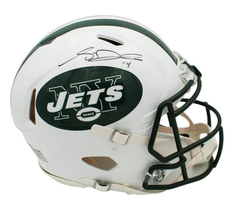 Brett Favre & Sam Darnold Signed Jets Full-Size Authentic On-Field Speed Helmet (JSA) at PristineAuction.com Brett Favre & Sam Darnold Signed Jets Full-Size Authentic On-Field Speed Helmet (JSA) at PristineAuction.com