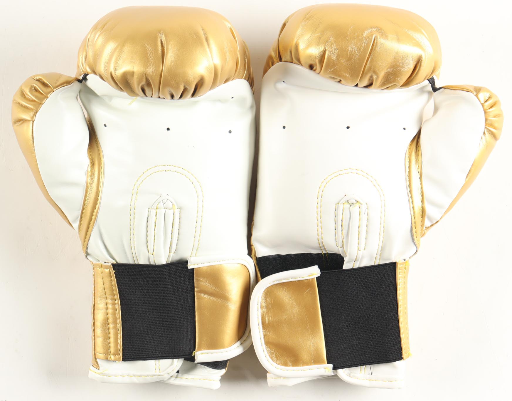 Julio Cesar Chavez, Marco Antonio Barrera & Erik Morales Signed Set of (2) Everlast Golden Professional Boxing Gloves with Display Case (JSA) at PristineAuction.com Julio Cesar Chavez, Marco Antonio Barrera & Erik Morales Signed Set of (2) Everlast Golden Professional Boxing Gloves with Display Case (JSA) at PristineAuction.com
