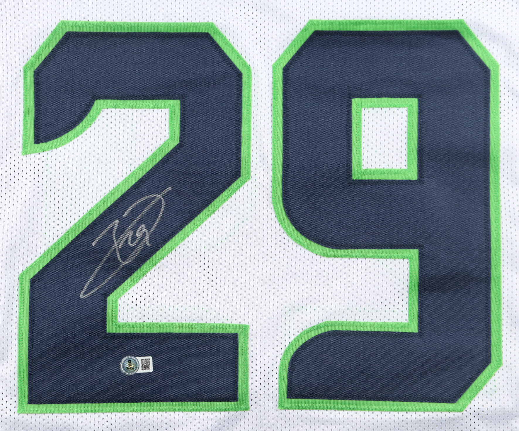 Earl Thomas III Signed Jersey (Beckett) at PristineAuction.com Earl Thomas III Signed Jersey (Beckett) at PristineAuction.com