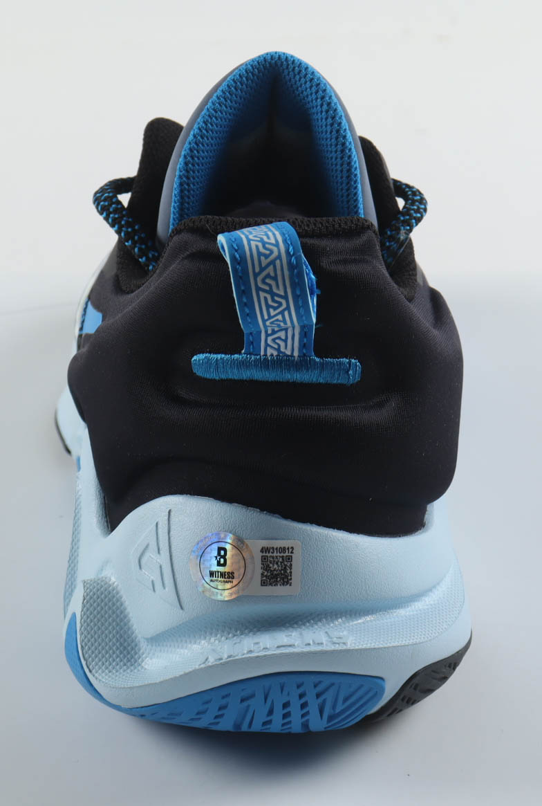 Giannis Antetokounmpo Signed Player Edition Basketball Shoe (Beckett) at PristineAuction.com Giannis Antetokounmpo Signed Player Edition Basketball Shoe (Beckett) at PristineAuction.com