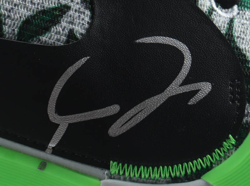 Giannis Antetokounmpo Signed Player Edition Basketball Shoe (Beckett) at PristineAuction.com Giannis Antetokounmpo Signed Player Edition Basketball Shoe (Beckett) at PristineAuction.com