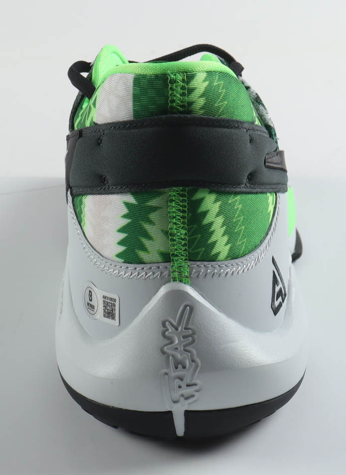 Giannis Antetokounmpo Signed Player Edition Basketball Shoe (Beckett) at PristineAuction.com Giannis Antetokounmpo Signed Player Edition Basketball Shoe (Beckett) at PristineAuction.com