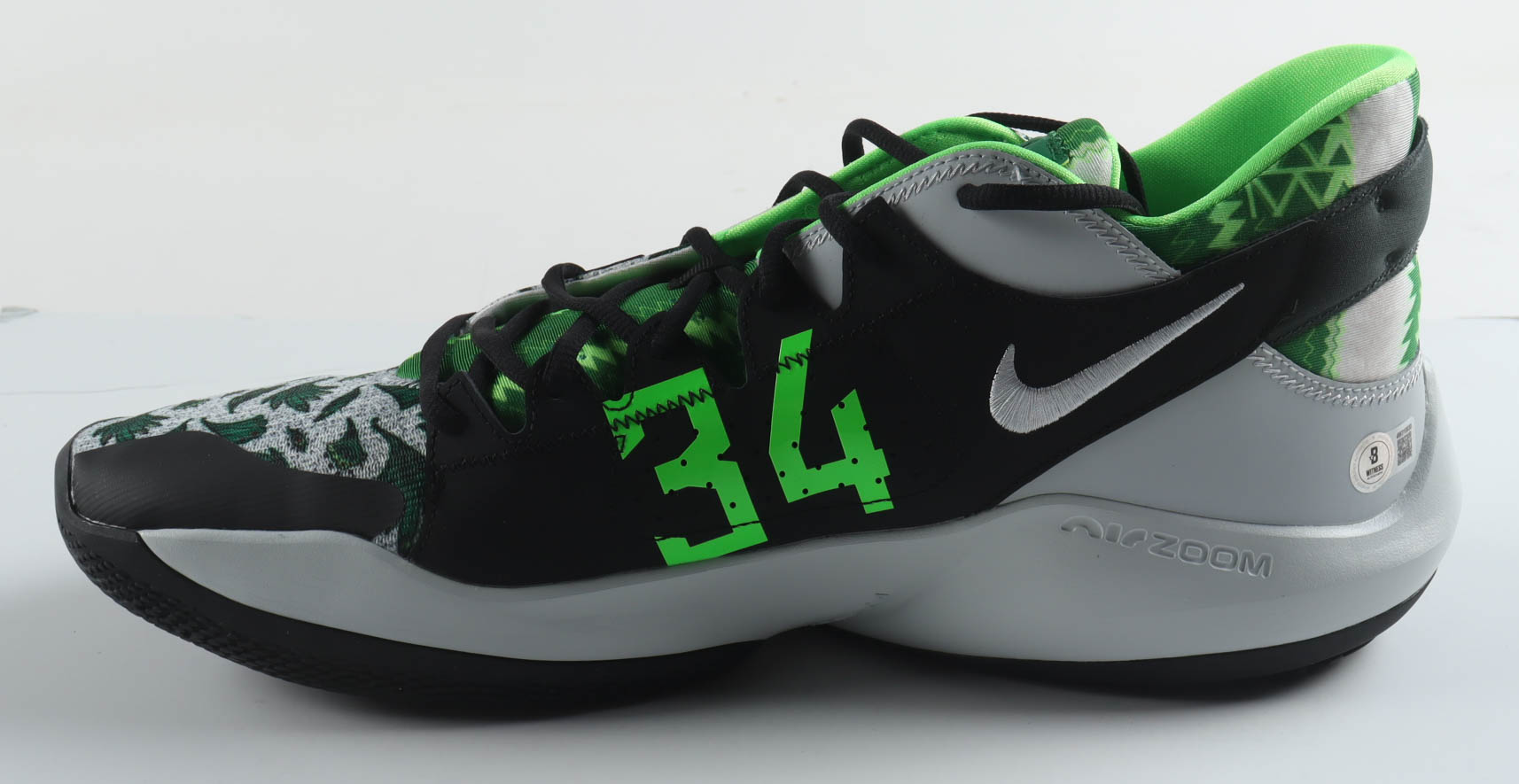 Giannis Antetokounmpo Signed Player Edition Basketball Shoe (Beckett) at PristineAuction.com Giannis Antetokounmpo Signed Player Edition Basketball Shoe (Beckett) at PristineAuction.com