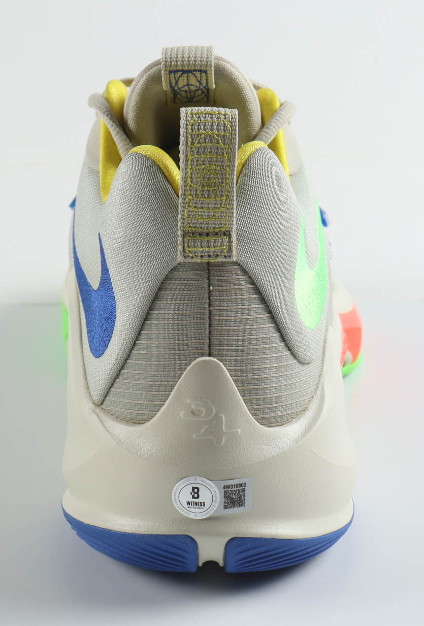 Giannis Antetokounmpo Signed Player Edition Basketball Shoe (Beckett) at PristineAuction.com Giannis Antetokounmpo Signed Player Edition Basketball Shoe (Beckett) at PristineAuction.com