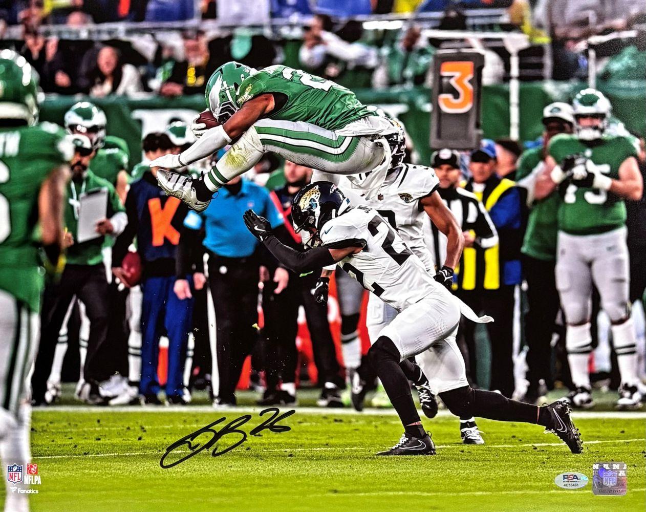 Saquon Barkley Signed Eagles 16x20 Photo (PSA) at PristineAuction.com Saquon Barkley Signed Eagles 16x20 Photo (PSA) at PristineAuction.com