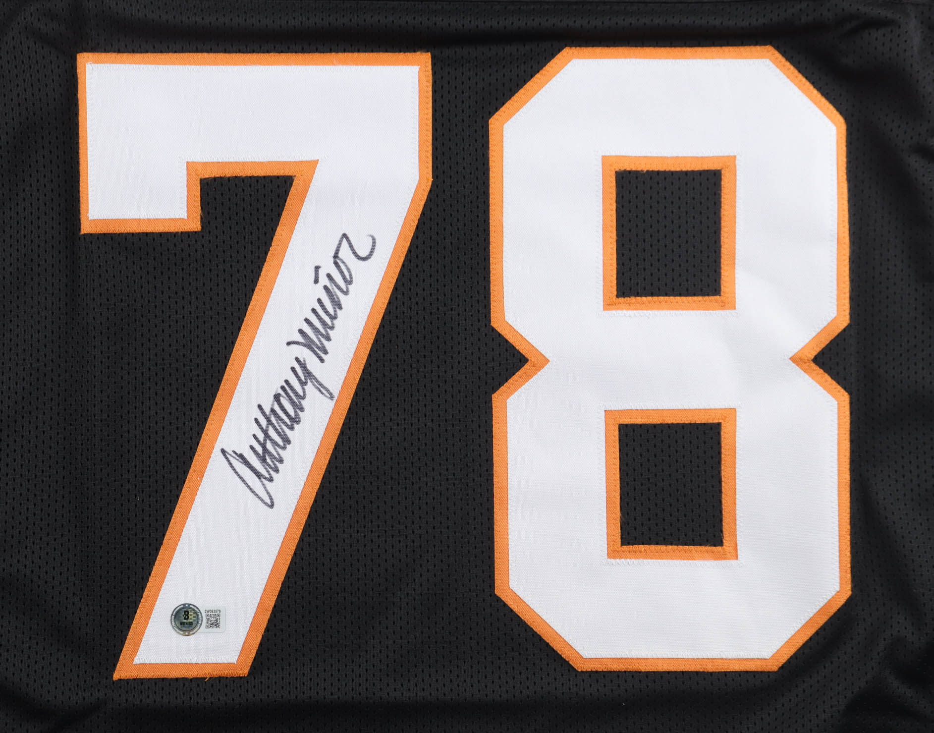 Anthony Munoz Signed Jersey (Beckett) at PristineAuction.com Anthony Munoz Signed Jersey (Beckett) at PristineAuction.com