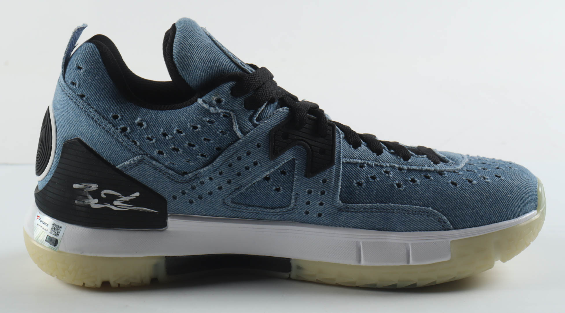 Dwyane Wade Signed Li-Ning Basketball Shoe (Fanatics & Beckett) at PristineAuction.com Dwyane Wade Signed Li-Ning Basketball Shoe (Fanatics & Beckett) at PristineAuction.com