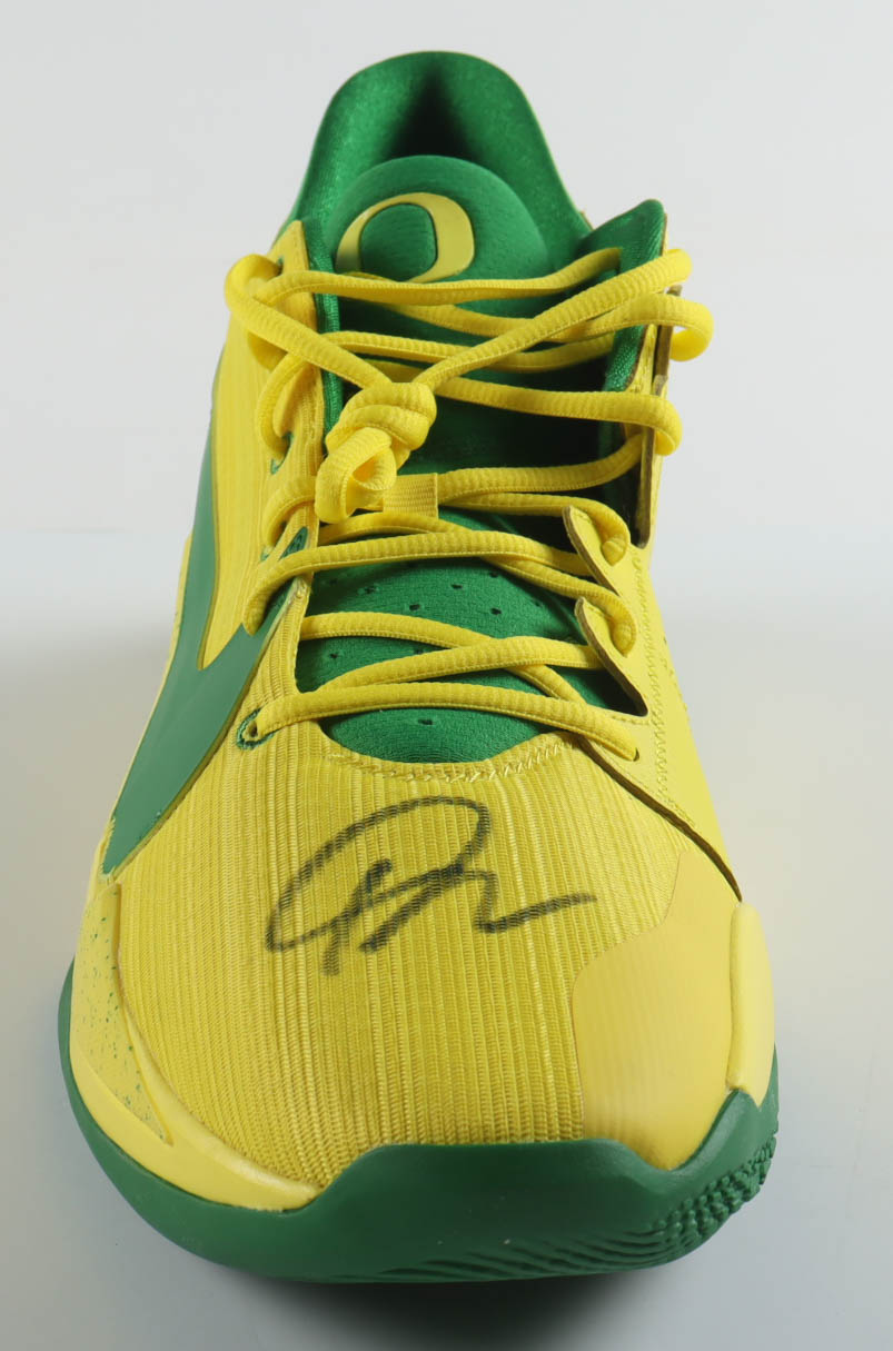 Giannis Antetokounmpo Signed Player Edition Basketball Shoe (Beckett) at PristineAuction.com Giannis Antetokounmpo Signed Player Edition Basketball Shoe (Beckett) at PristineAuction.com